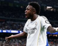 Florentino bajó al vestuario y encendió la bomba: "Dos temporadas sin títulos es intolerable"